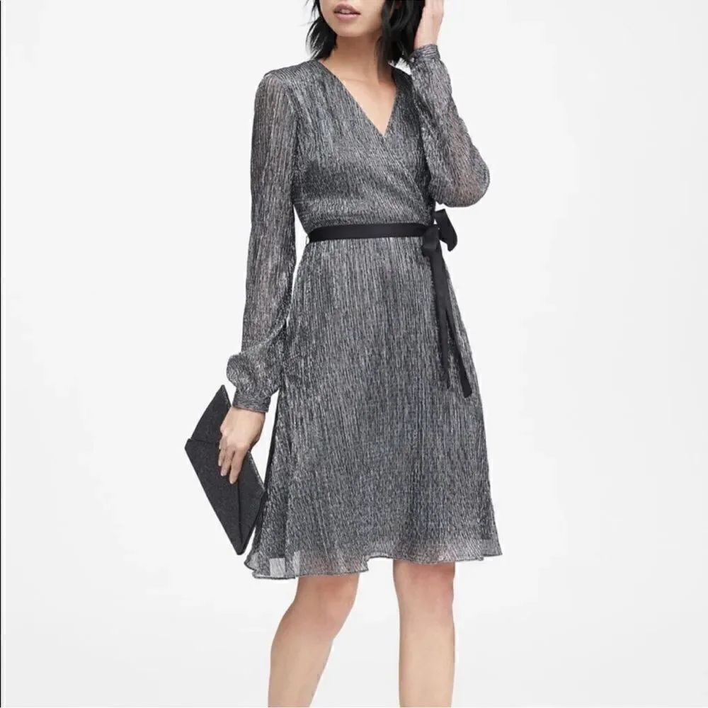 Banana Republic Pleated Metallic Faux Wrap Dress NEW Size 4 (MISSING RIBBON)